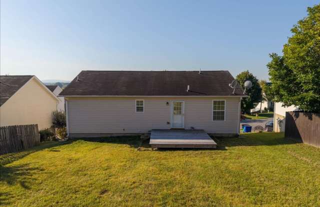 Beautiful Home in Sought-After New River Village - Christiansburg Gallery 4