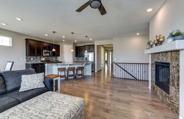 Large 3 bed 3 bath in Flatiron Meadows next to Meadowlark School. Tons of Updates Gallery 3