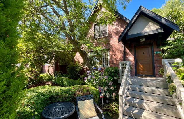 Bright  Charming Madison Park Home – 3 Bed, 3 Bath photos photos