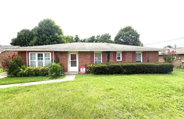 **4 Bed 2 Bath Located in College Grove ** Call the self showing number to schedule a tour 334-366-9198 photos photos