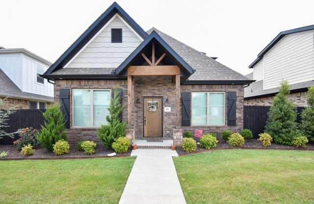 4 Bedroom 3.5 Bath In The Heart of Fayetteville! Gallery 1