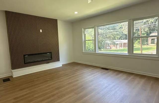 Charming 3 Beds, 2 Bath in Atlanta! Gallery 3