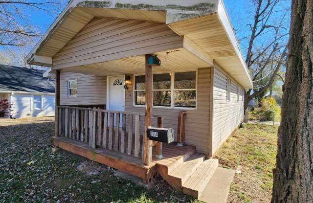 Spacious 3-Bedroom, 1-Bathroom Home AVAILABLE NOW!! photos photos