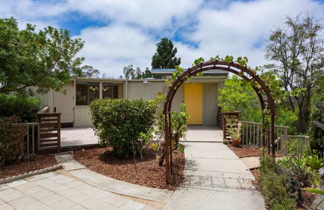 Renovated Post-Modern with Sweeping Canyon Views photos photos