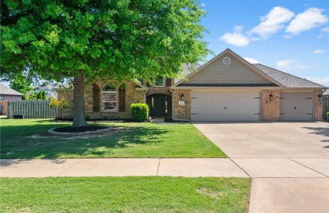 3802 NE Oaktrace Avenue photos photos