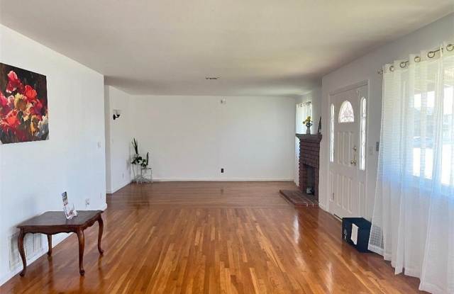 5991 Lemon Avenue Gallery 2