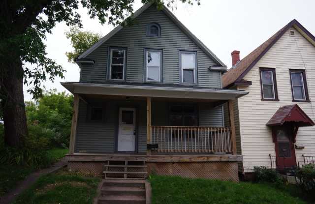 AVAILABLE AUG 1ST- 3 Bedroom 1 Bath House photos photos