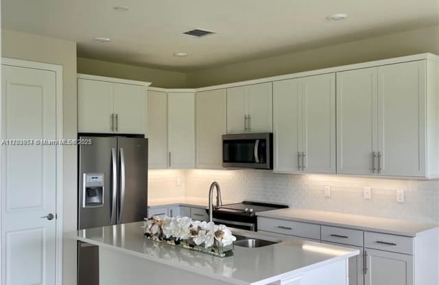 4615 Greenway Dr photos photos
