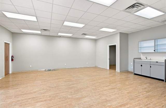 2640 Country Club Road Suite 150 Gallery 4