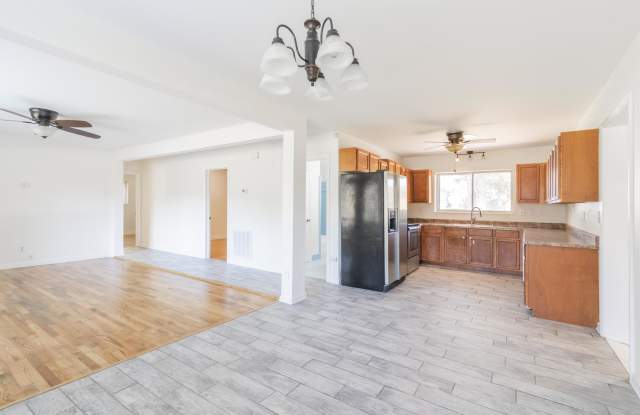 4408 Oak Drive Gallery 4