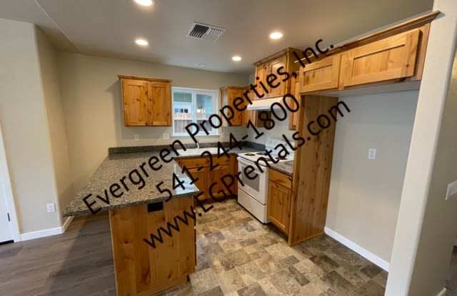1012 SW Oliver Pl Gallery 4