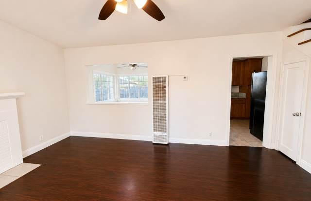 Spacious Two-Story Duplex in Old North Sacramento! Gallery 4
