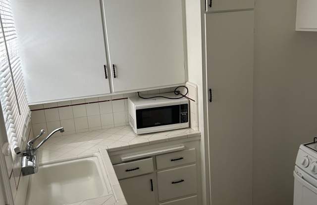 125 La Verne - 2 Gallery 4