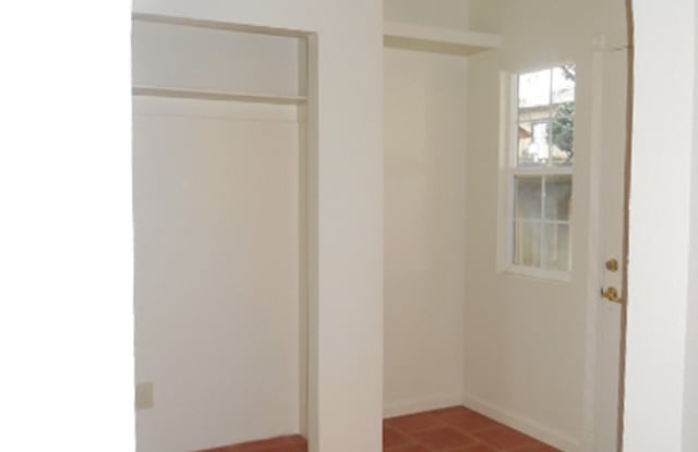TWO STORY 3 BED 2.5 BATH HOUSE IN SHASTA LAKE CITY Gallery 4