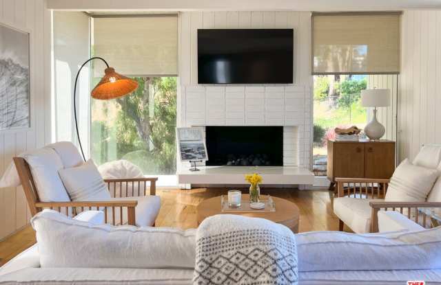 3431 Coast View Dr - 3431 Coast View Drive, Malibu, CA 90265