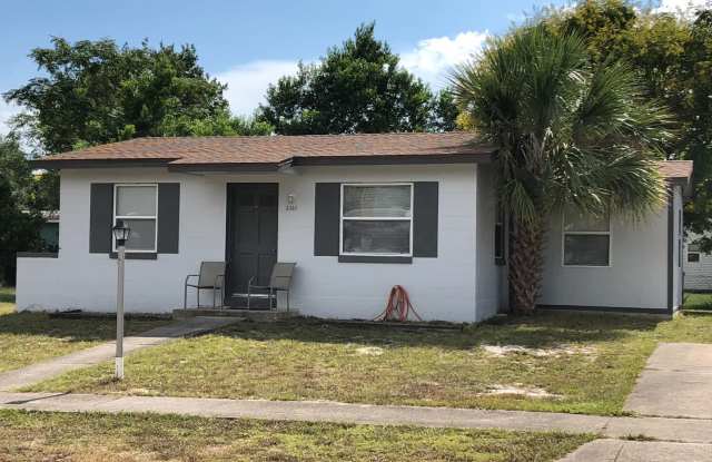 2 Bed 1 Bath Home Pet Friendly With Washer Dyer Hookups with only $600 Security Deposit Section 8 and HUD VASH Accepted - 2320 Greenwood Street, Deltona, FL 32738