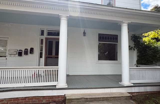 908 West Beverley Street - 1 Gallery 2