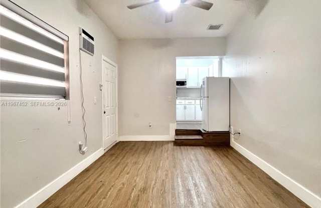 611 W 50th Pl photos photos