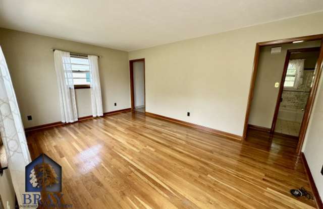 Large basement and huge yard! Centrally located! Gallery 3