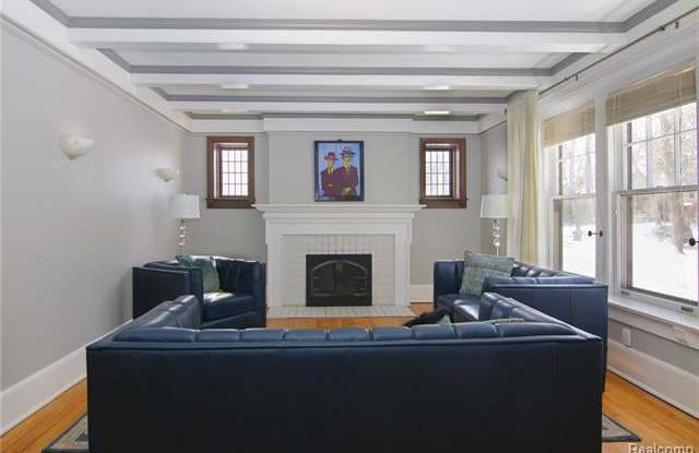 1796 BURNS Street Gallery 4