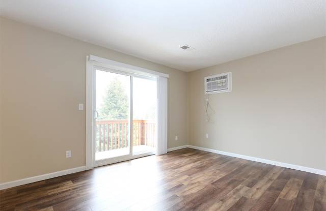 16045 Joplin Ave W, Apt 2 Gallery 3
