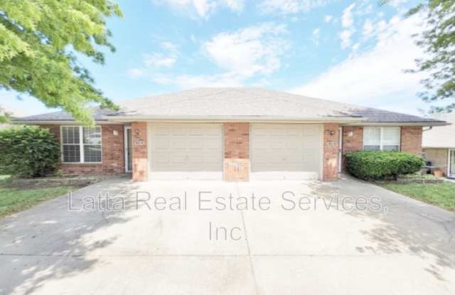 302 NE 6th St #B photos photos