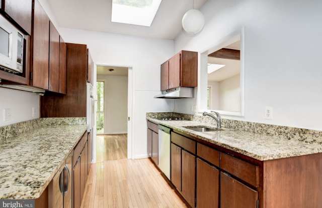 8307 WHITMAN DRIVE Gallery 2