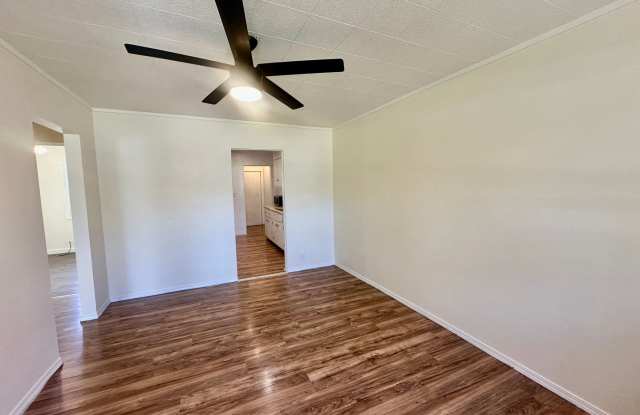2bdrm, 1 bath HOUSE with fenced yard photos photos