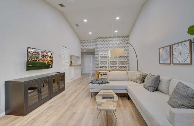 Addison Place Apartments Gallery 2