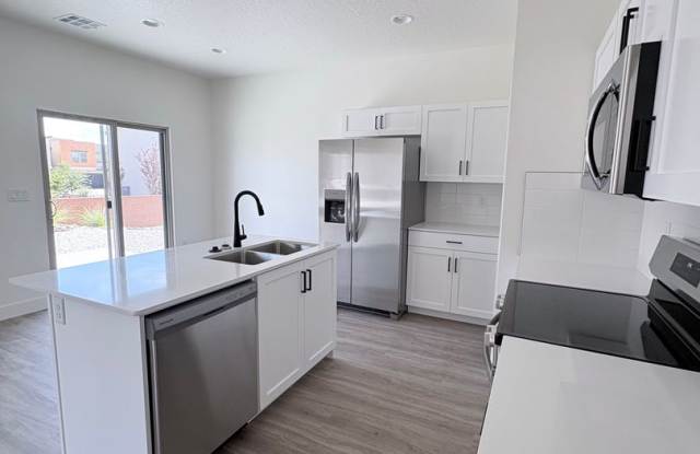 Spacious Townhome for Rent – Southern St. George Location! Gallery 3