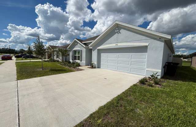Move in ready in new community - Won't last Gallery 4