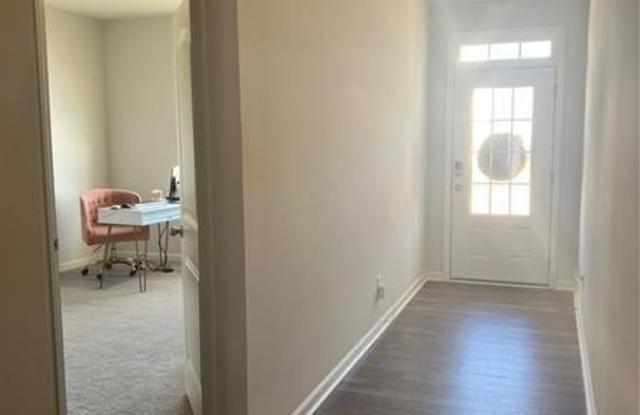 167 Fernbrook Trail Gallery 2