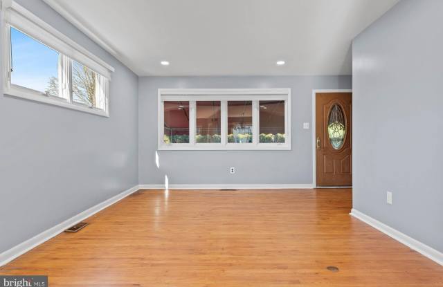 309 WILLIAMS Road Gallery 3