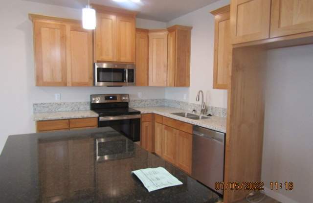 Beautiful Newer 3 bedrooms 2.5 Bathrooms Home in Talent OR Gallery 3