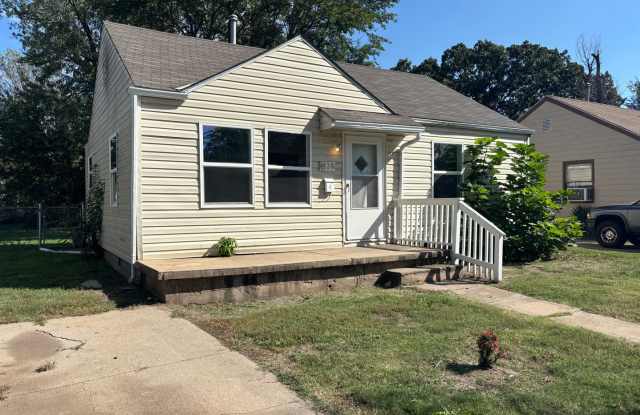 2 Bedroom, 1 Bathroom Home with Fenced Backyard located Northeast Wichita Gallery 1