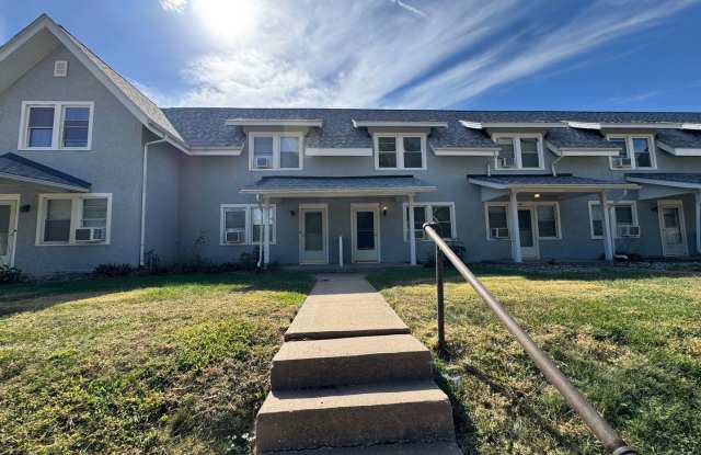 2 Bed, 1 Bath Townhome Across from Stephens Park – $1,200/month (All Utilities Except MidAmerican Included!) photos photos