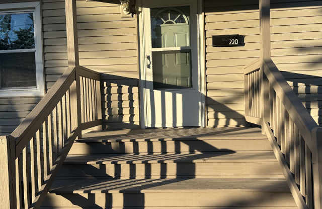 220 Thornton St - 220 Thornton Street, Lockport, IL 60441