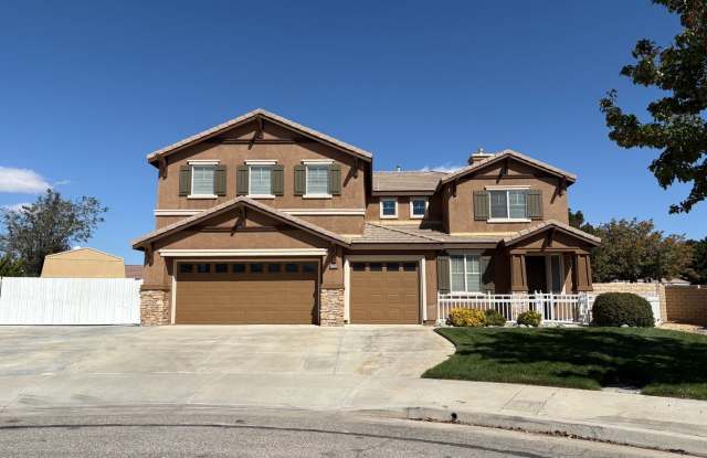 Beautiful Quartz Hill Home Offering 3662 sq. ft. RV Access on a Cul-de-Sac Gallery 1