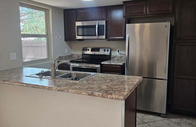 CORNER LOT IN SIERRA VISTA!!! Gallery 4