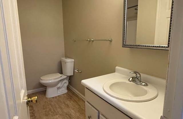 Cross Creek (Creekside Drive) Gallery 3