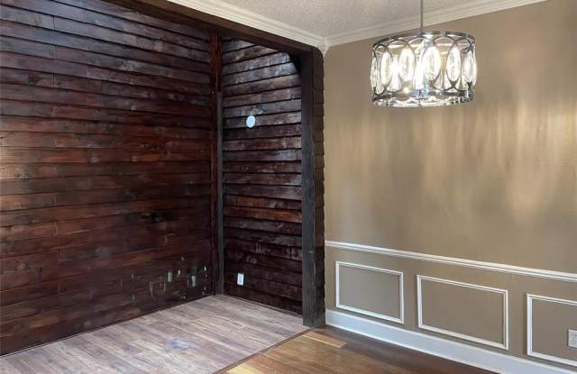 1301 Berkeley Court Gallery 4
