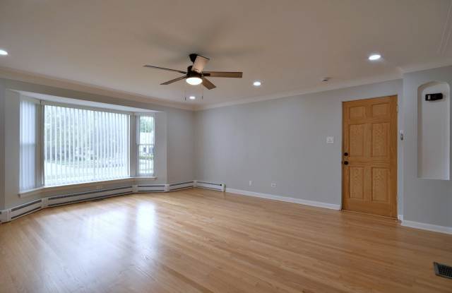 1530 Clinton Place Gallery 3