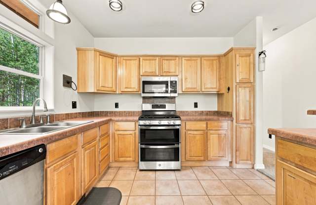237 Tschaikovsky DriveUpper Unit Gallery 2