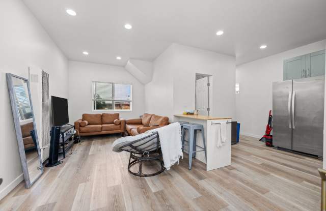5233 East Falls View Drive Gallery 3