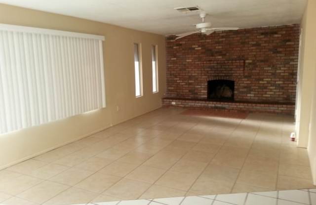 1815 N 47th Dr Gallery 2