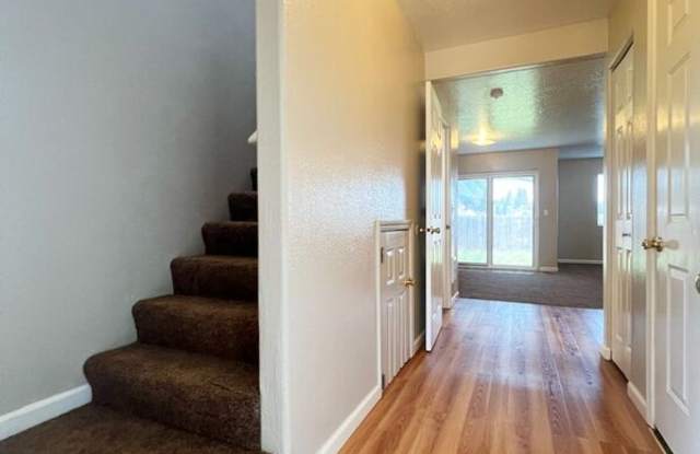 782 North Cloverleaf Loop Gallery 3