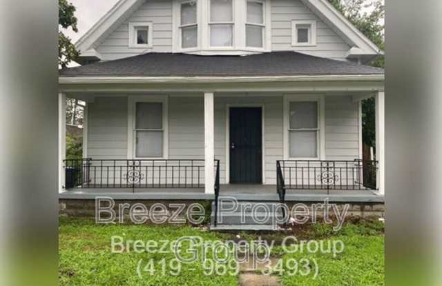 319 N Detroit Ave photos photos