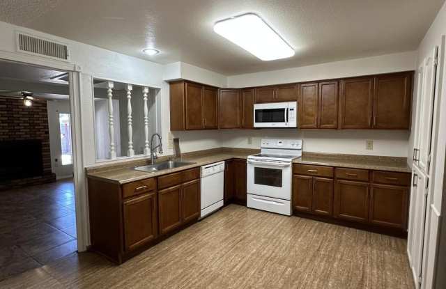 5653 W Hatcher Road Gallery 3