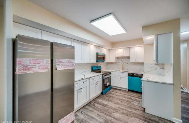 Charming 2BR/2BATH Condo in Flossmoor Gallery 3