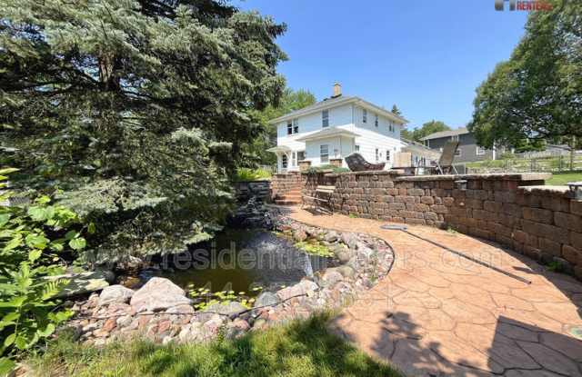 1025 Canterbury Lane - 1025 Canterbury Lane, Waukesha, WI 53188
